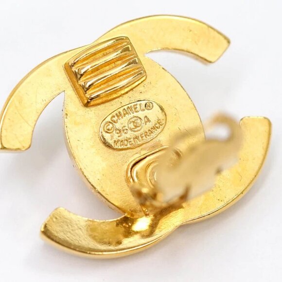 CHANEL CC Logos Rhinestone Large Turnlock Clip-On Earrings Gold Tone 96A Auth - Picture 5 of 6